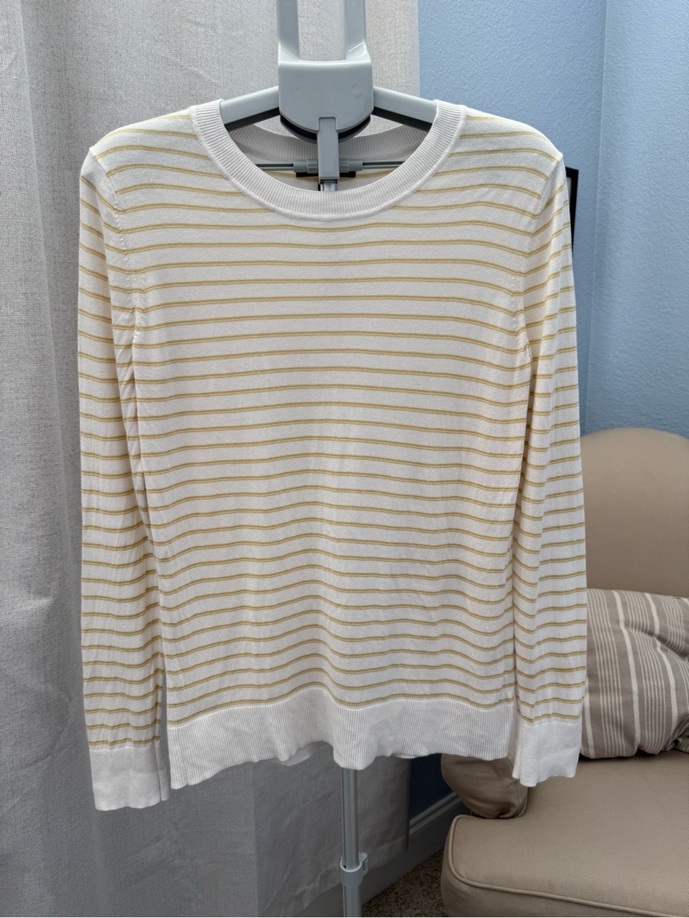 Banana Republic White & Light Yellow Striped Lightweight Crewneck Sweater L